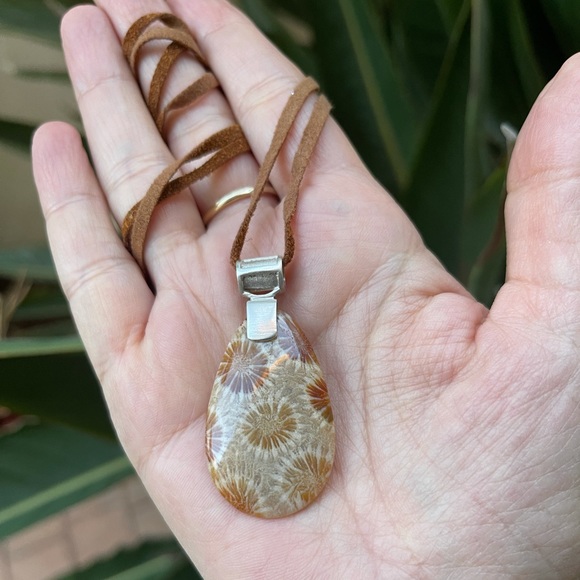 Fossilized coral sterling silver tan suede pendant necklace - Picture 4 of 10